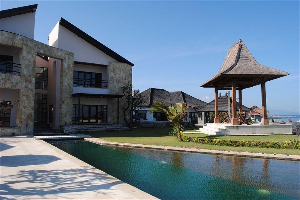 Suarti Resort, Villas & Gallery Ketewel Exterior photo