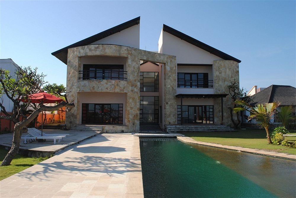 Suarti Resort, Villas & Gallery Ketewel Exterior photo