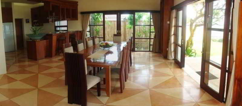 Suarti Resort, Villas & Gallery Ketewel Exterior photo