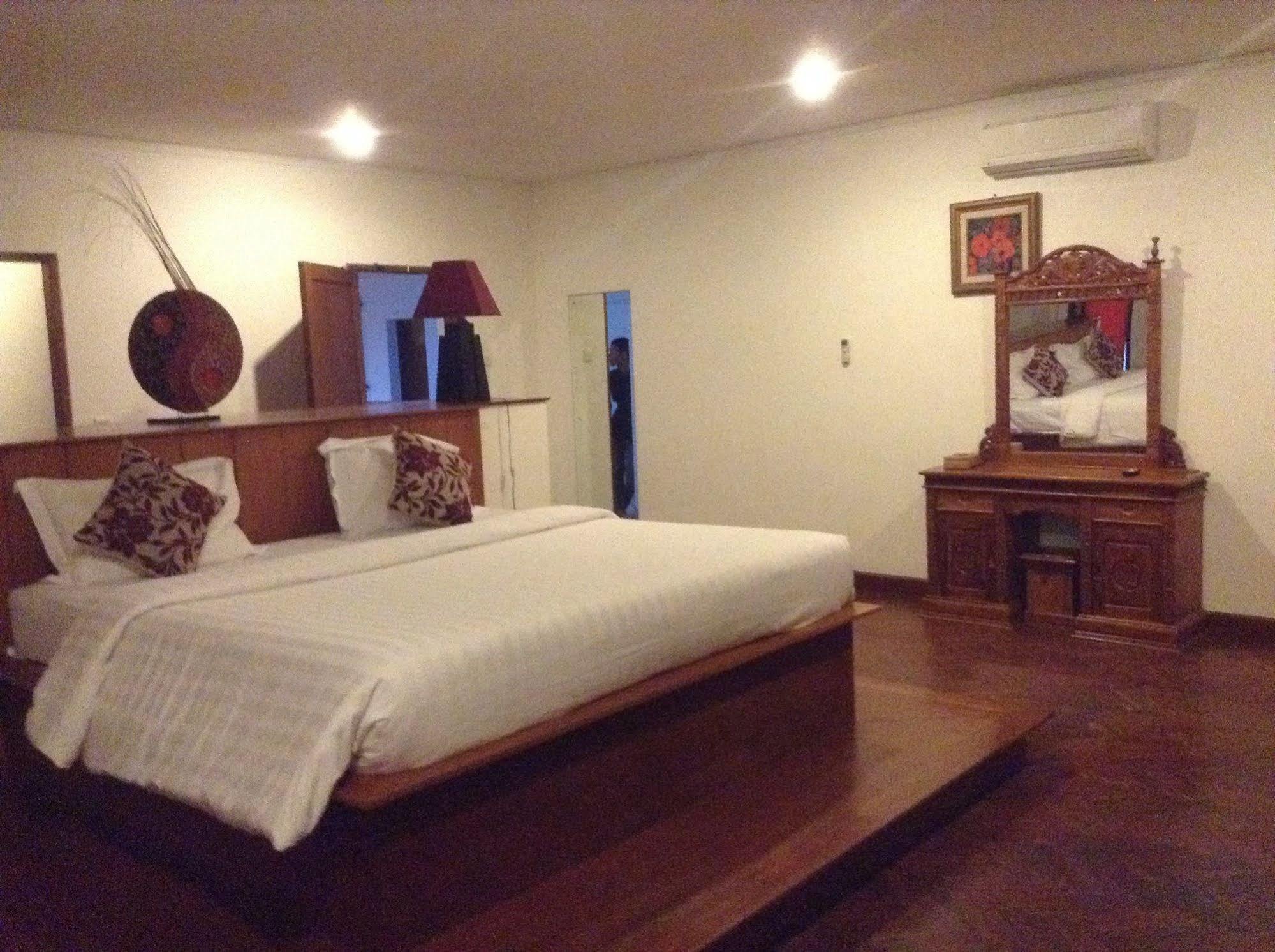Suarti Resort, Villas & Gallery Ketewel Exterior photo