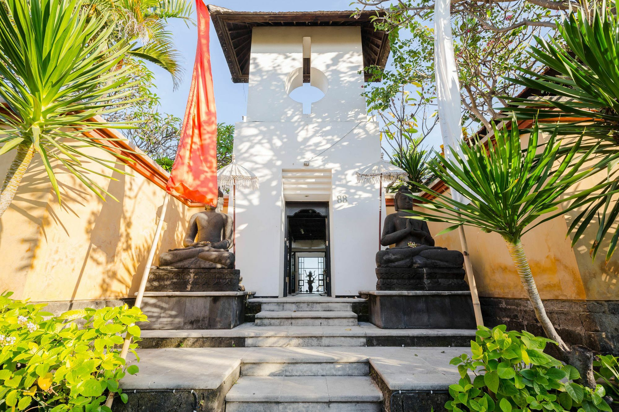 Suarti Resort, Villas & Gallery Ketewel Exterior photo
