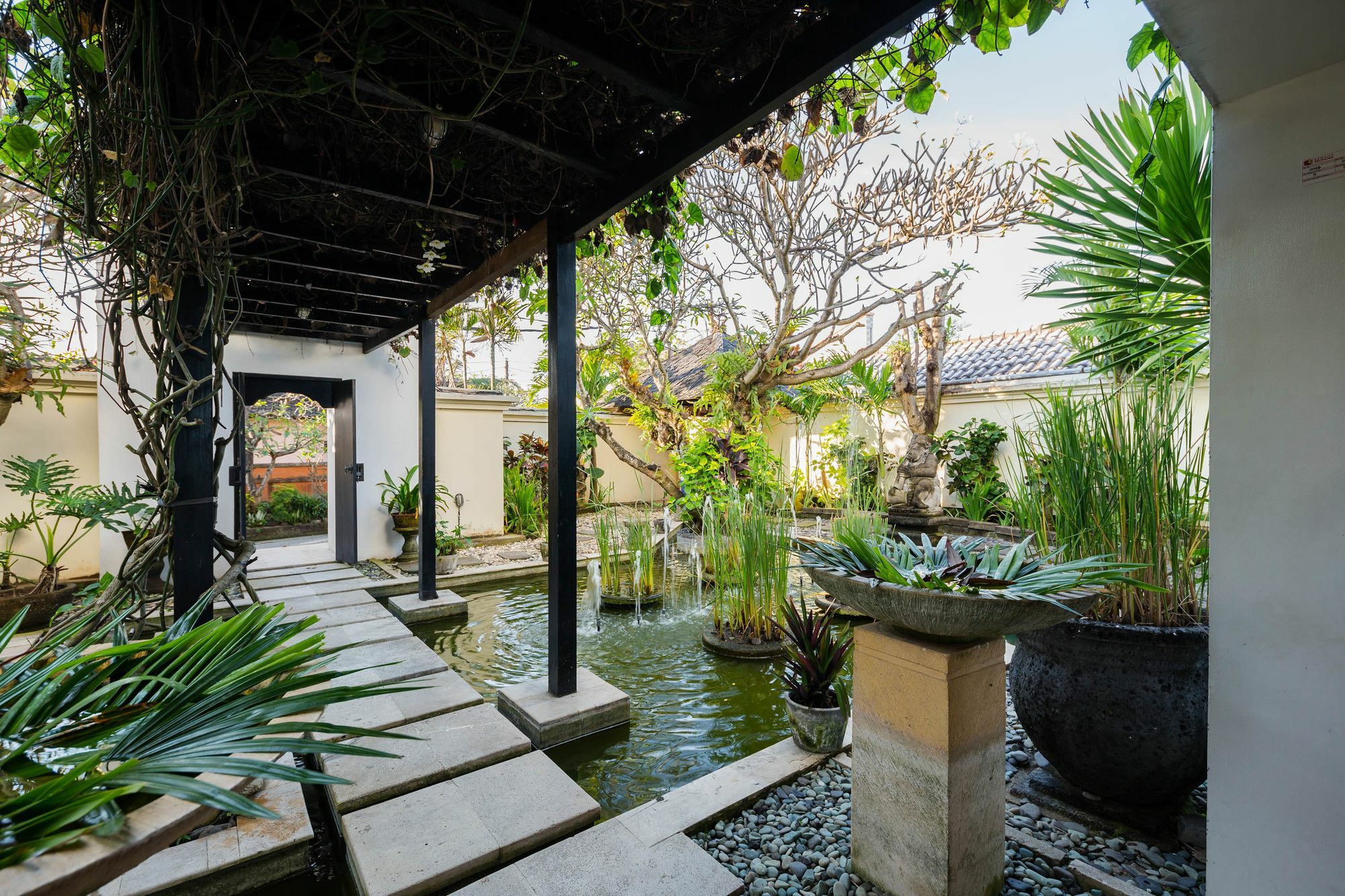 Suarti Resort, Villas & Gallery Ketewel Exterior photo