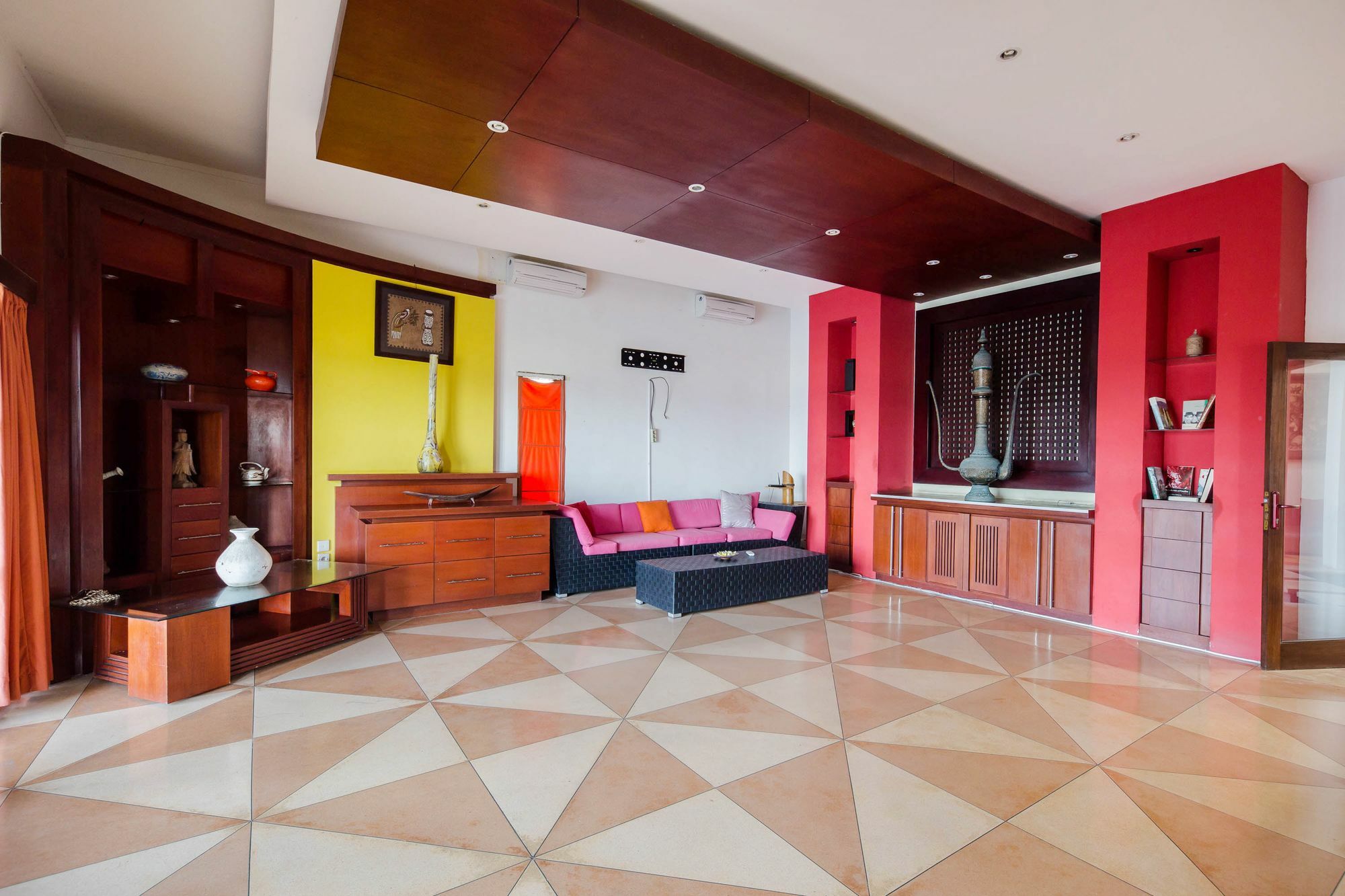 Suarti Resort, Villas & Gallery Ketewel Exterior photo