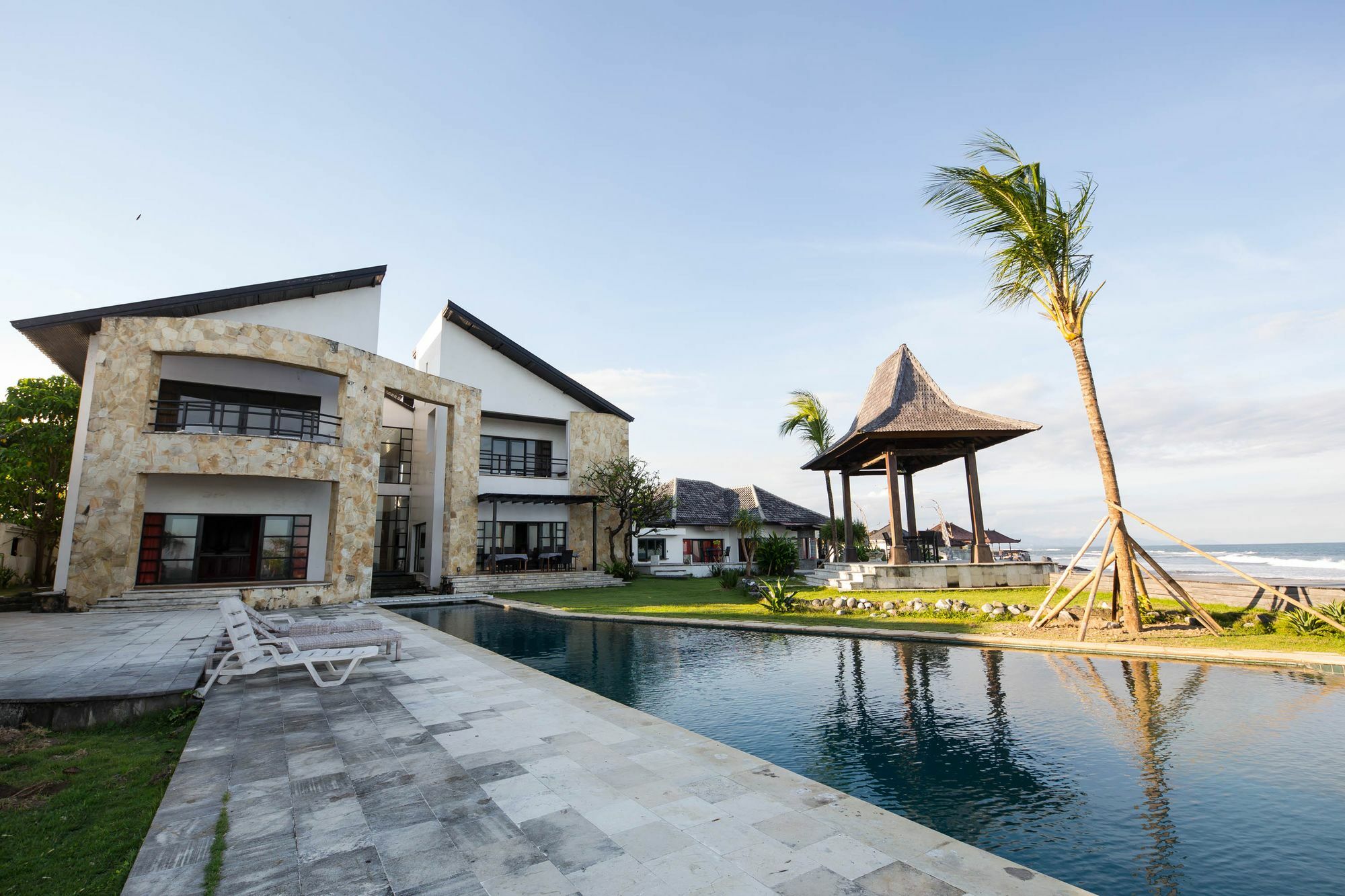 Suarti Resort, Villas & Gallery Ketewel Exterior photo